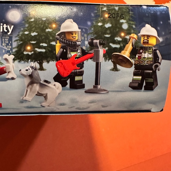 Lego City Adventure Calendar public Works set 60133 - Picture 4 of 16
